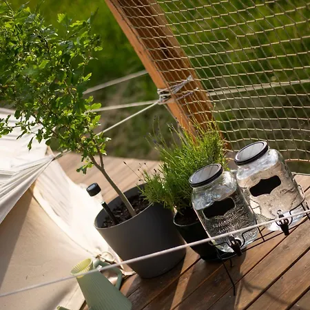 Glamping & Farm Zlate Podlesi - Stan Na Louce Luksustelt *