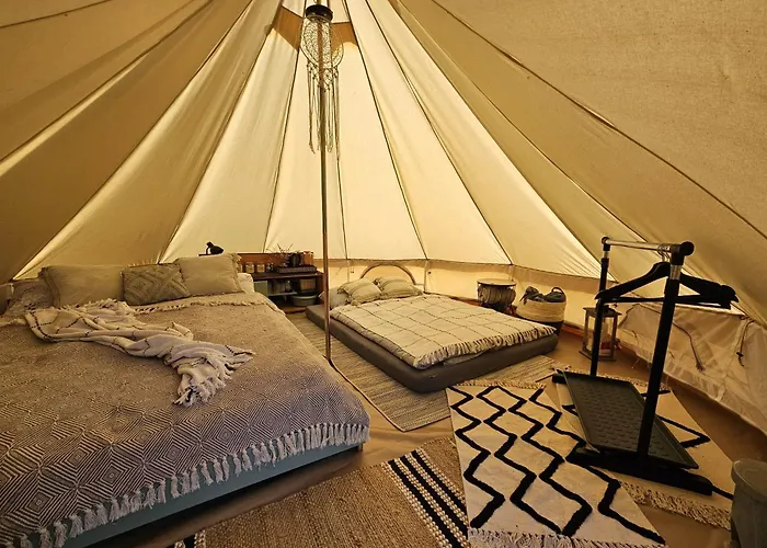Glamping & Farm Zlate Podlesi - Stan Na Louce خيمة فخمة