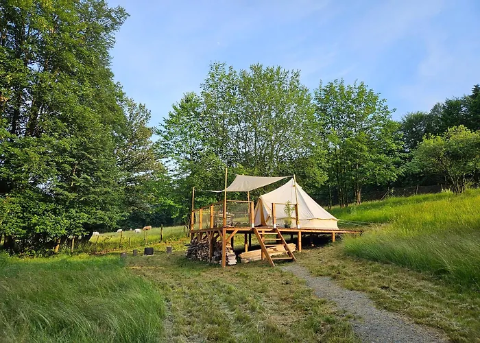 Glamping & Farm Zlate Podlesi - Stan Na Louce خيمة فخمة