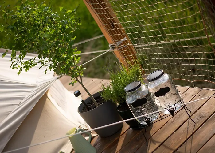Glamping & Farm Zlate Podlesi - Stan Na Louce خيمة فخمة *